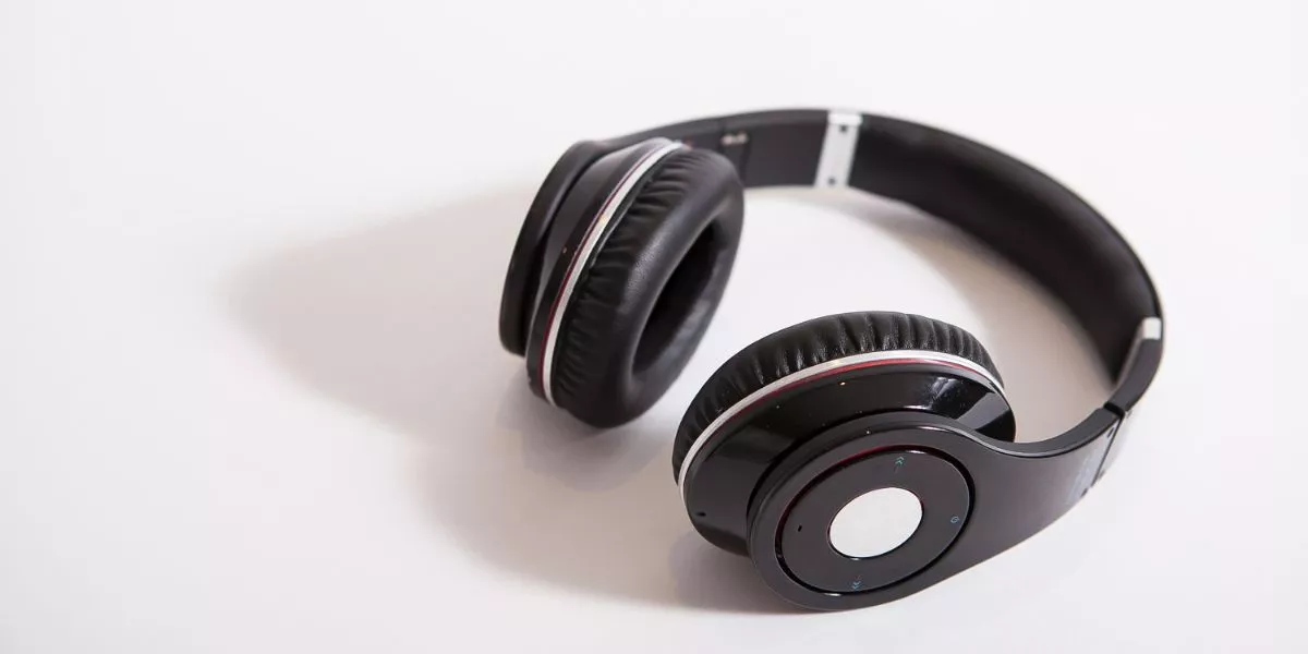 What Are the Best Noise-Cancelling Headphones for Travel?